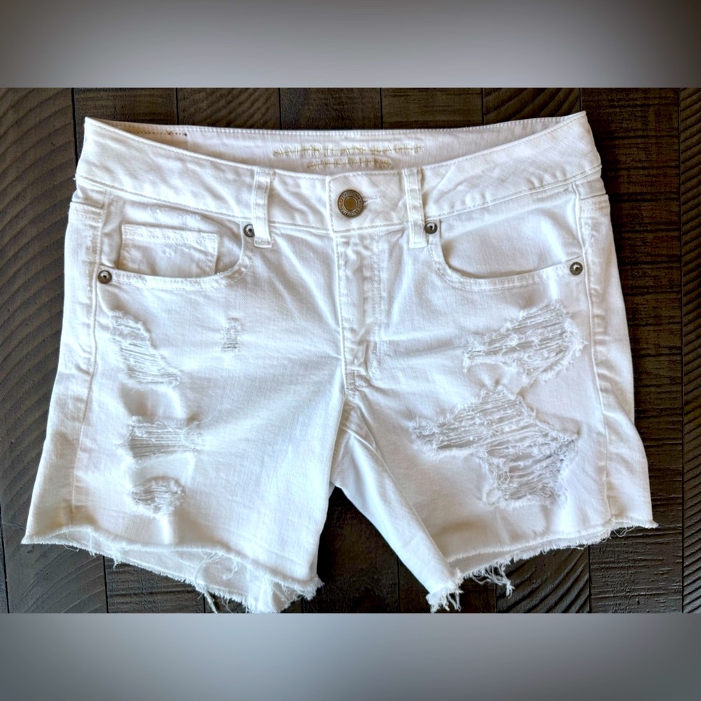 American Eagle Outfitters White Distressed Jean Shorts Women’s Size 6